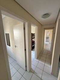 Hall com acesso aos dormitórios