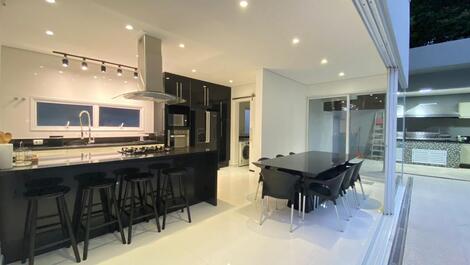 Mansión de 5 suites en Riviera d'São Lourenço