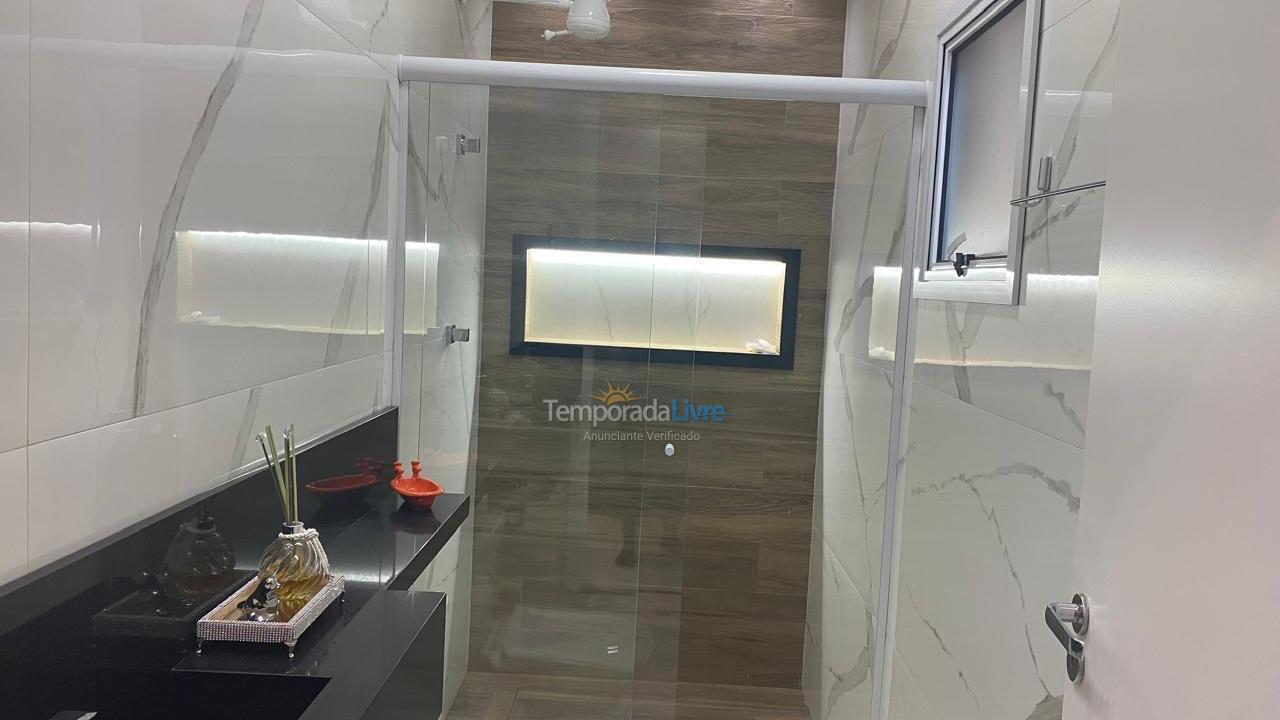 Casa para aluguel de temporada em Guarujá (Jardim Virgínia)