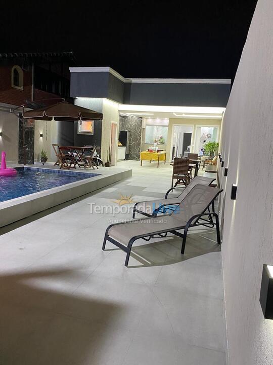 Casa para aluguel de temporada em Guarujá (Jardim Virgínia)