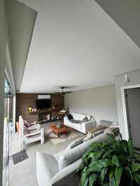 Linda casa na barra do sahy.