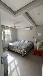 Linda casa na barra do sahy.