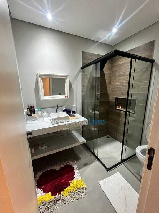 Casa para aluguel de temporada em São Sebastião (Barra do Sahy)