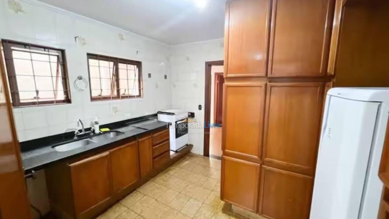 Casa para aluguel de temporada em Campo Grande (Jardim dos Estados)