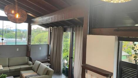 Casa superior ampla em lugar seguro, tranquilo e familiar.