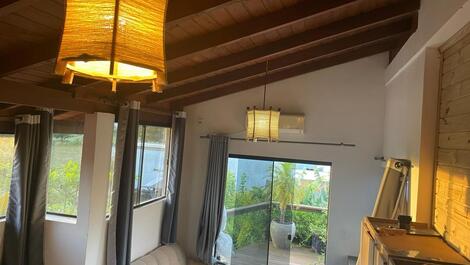 Casa superior ampla em lugar seguro, tranquilo e familiar.