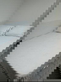 Apartamento en el centro de Cabo Frío, a 200 metros de la playa.