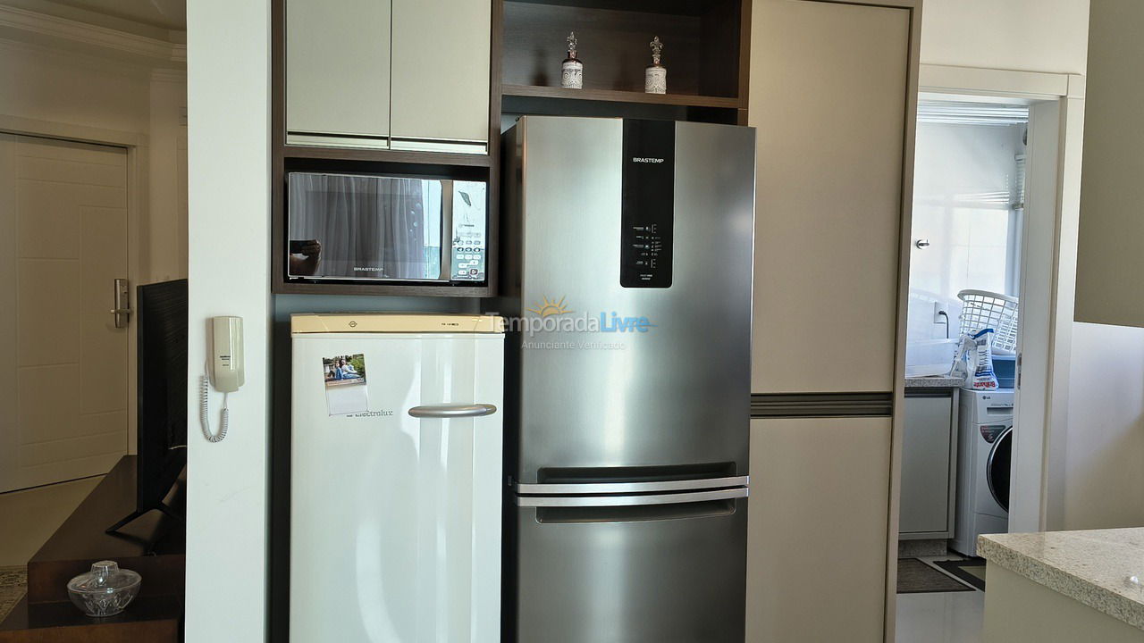 Apartamento para aluguel de temporada em Itapema (Meia Praia)