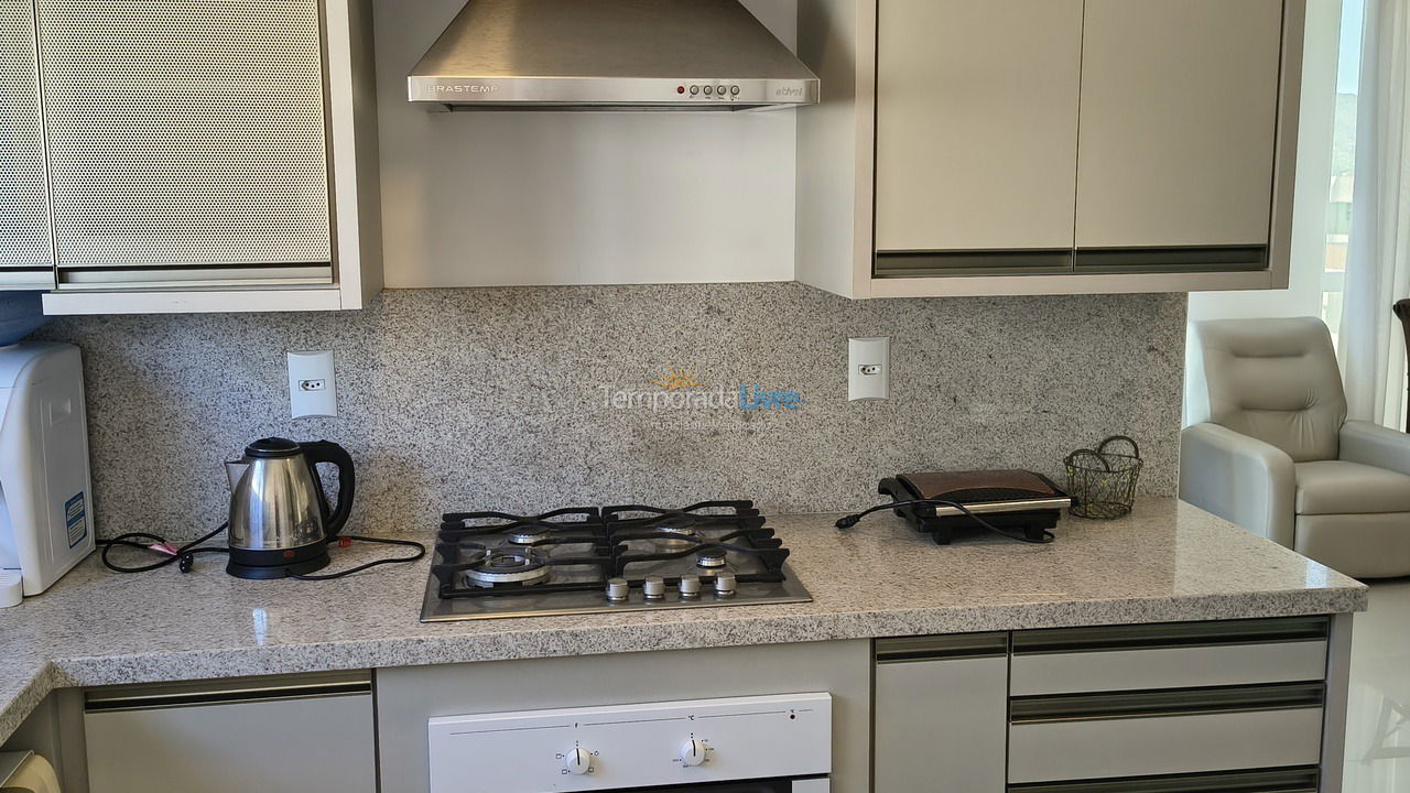 Apartamento para aluguel de temporada em Itapema (Meia Praia)