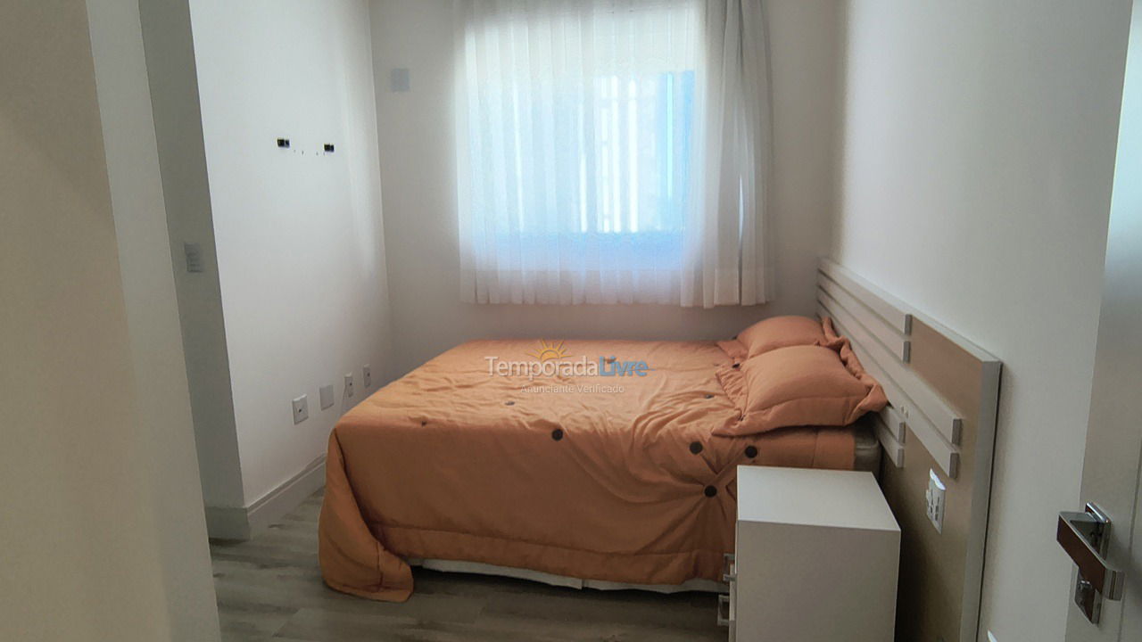 Apartamento para aluguel de temporada em Itapema (Meia Praia)