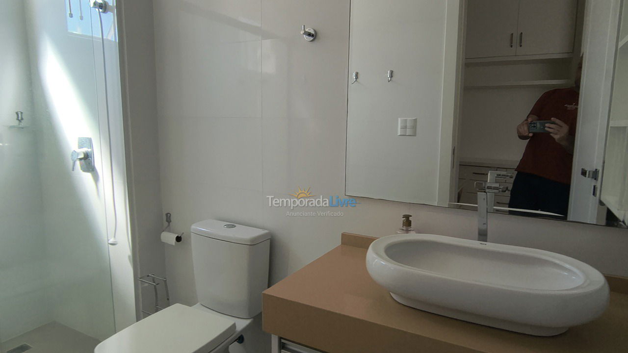 Apartamento para aluguel de temporada em Itapema (Meia Praia)