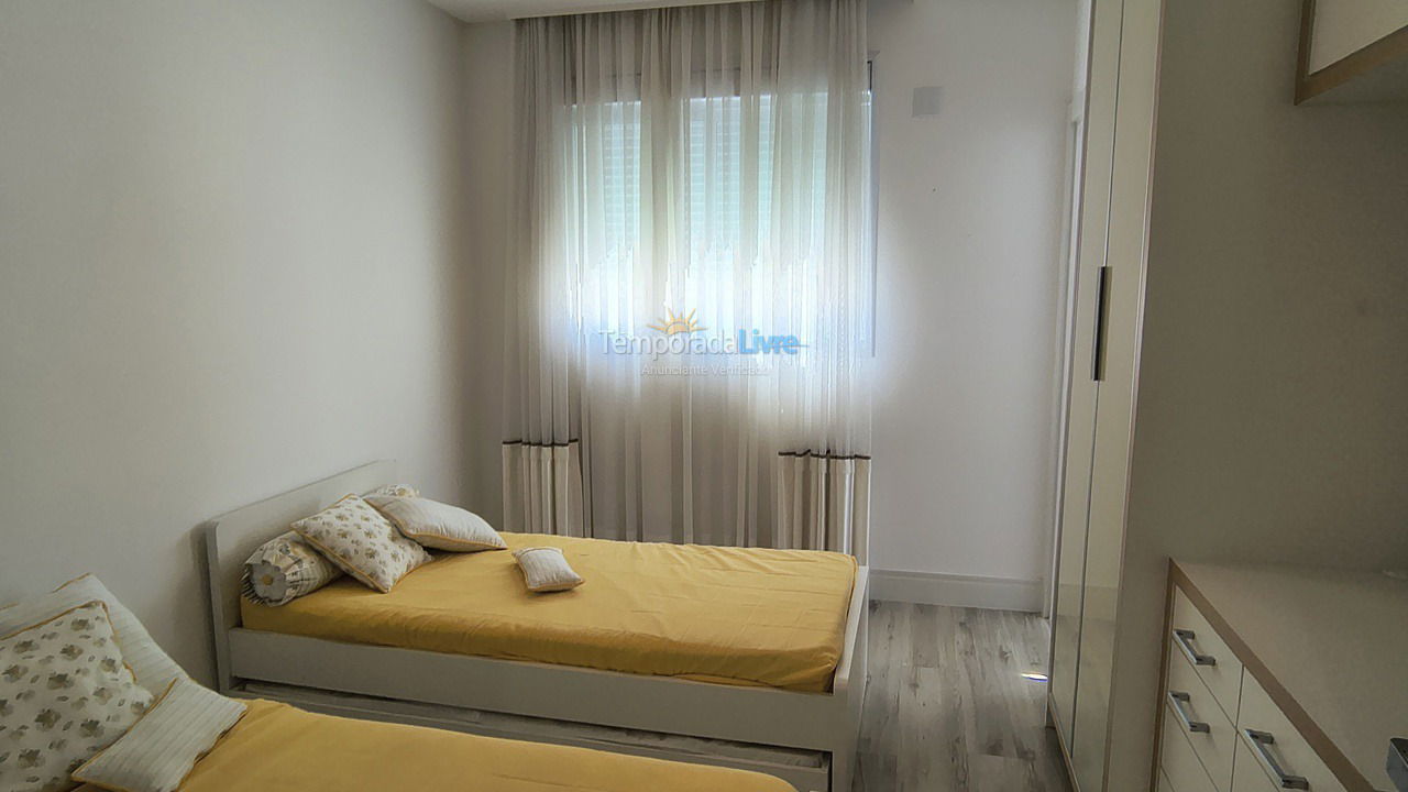 Apartamento para aluguel de temporada em Itapema (Meia Praia)