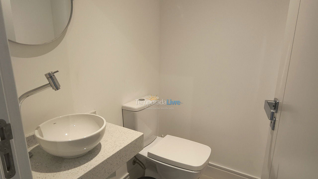 Apartamento para aluguel de temporada em Itapema (Meia Praia)