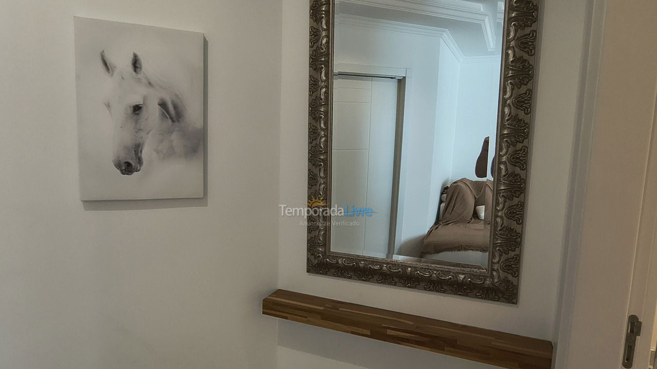 Apartamento para aluguel de temporada em Itapema (Meia Praia)