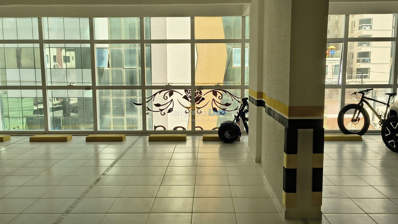 Apartamento para aluguel de temporada em Itapema (Meia Praia)