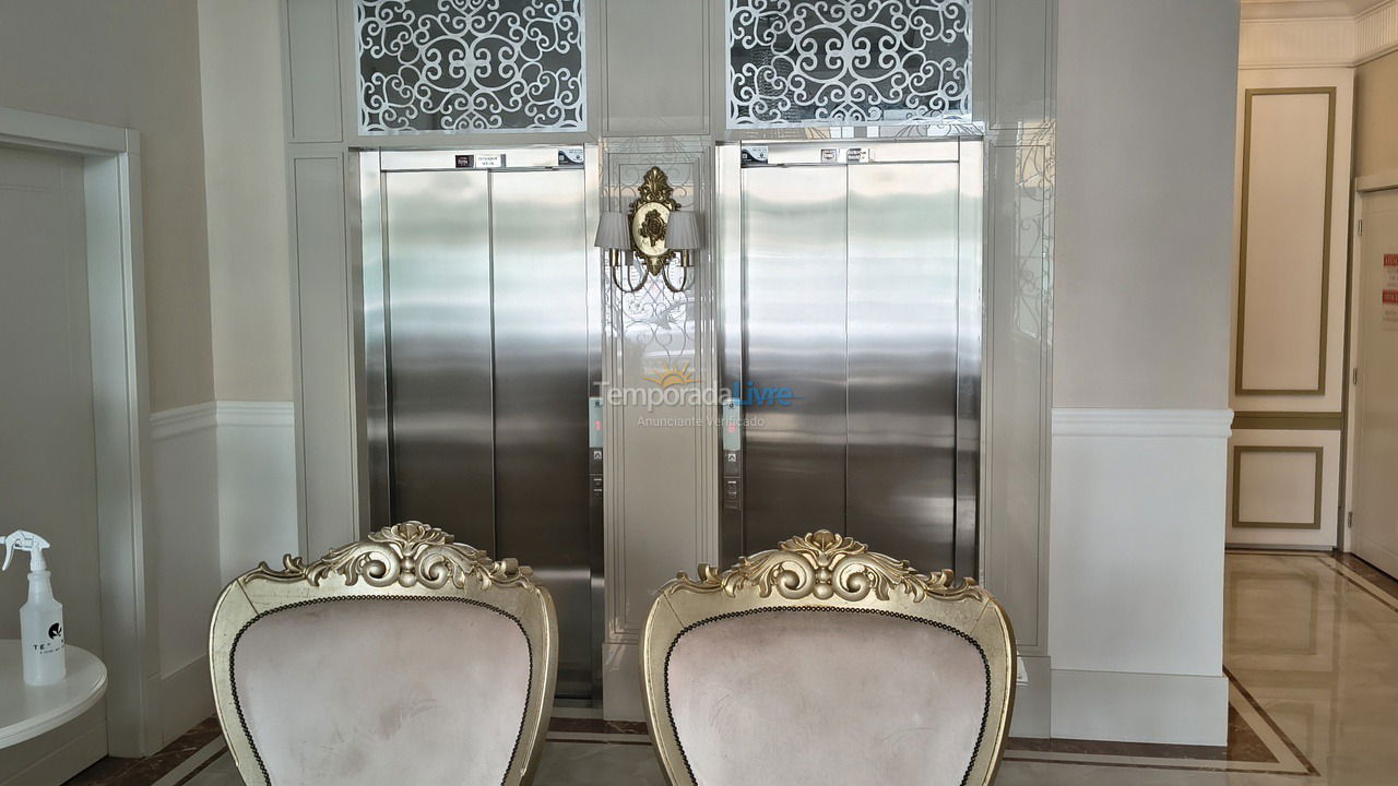 Apartamento para aluguel de temporada em Itapema (Meia Praia)