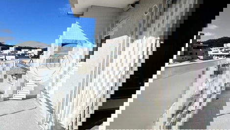 Apartamento a pocos metros de la playa de Mariscal.