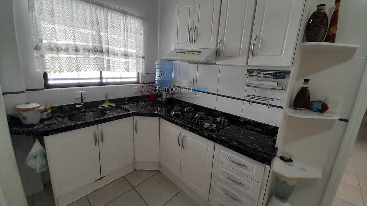 Apartamento para aluguel de temporada em Itapema (Meia Praia)