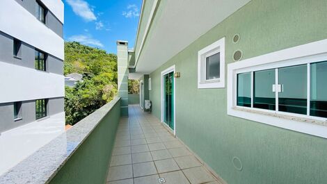 🌴 Comfortable penthouse just steps from Bombas beach