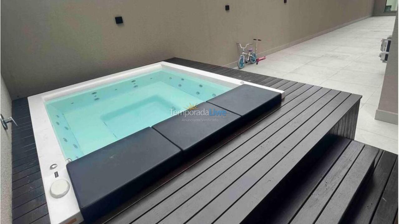 Apartment for vacation rental in Itapema (Meia Praia)