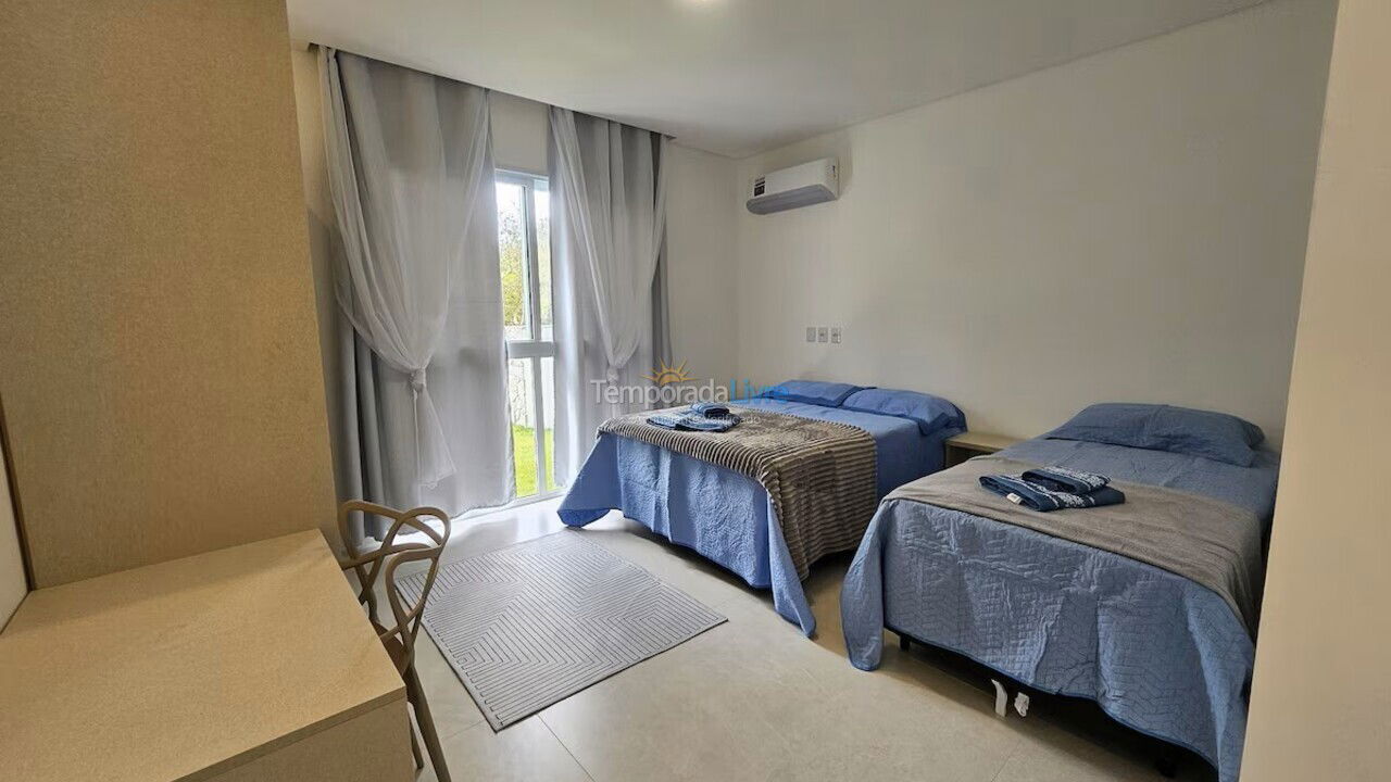 Casa para aluguel de temporada em Florianópolis (Praia da Daniela)