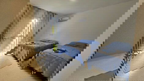 Casa com 5 quartos, frente para o mar em Daniela