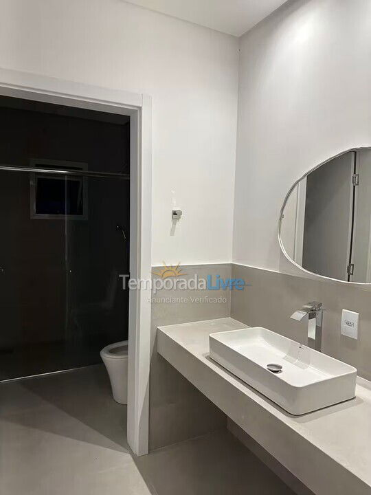 Casa para aluguel de temporada em Florianópolis (Praia da Daniela)