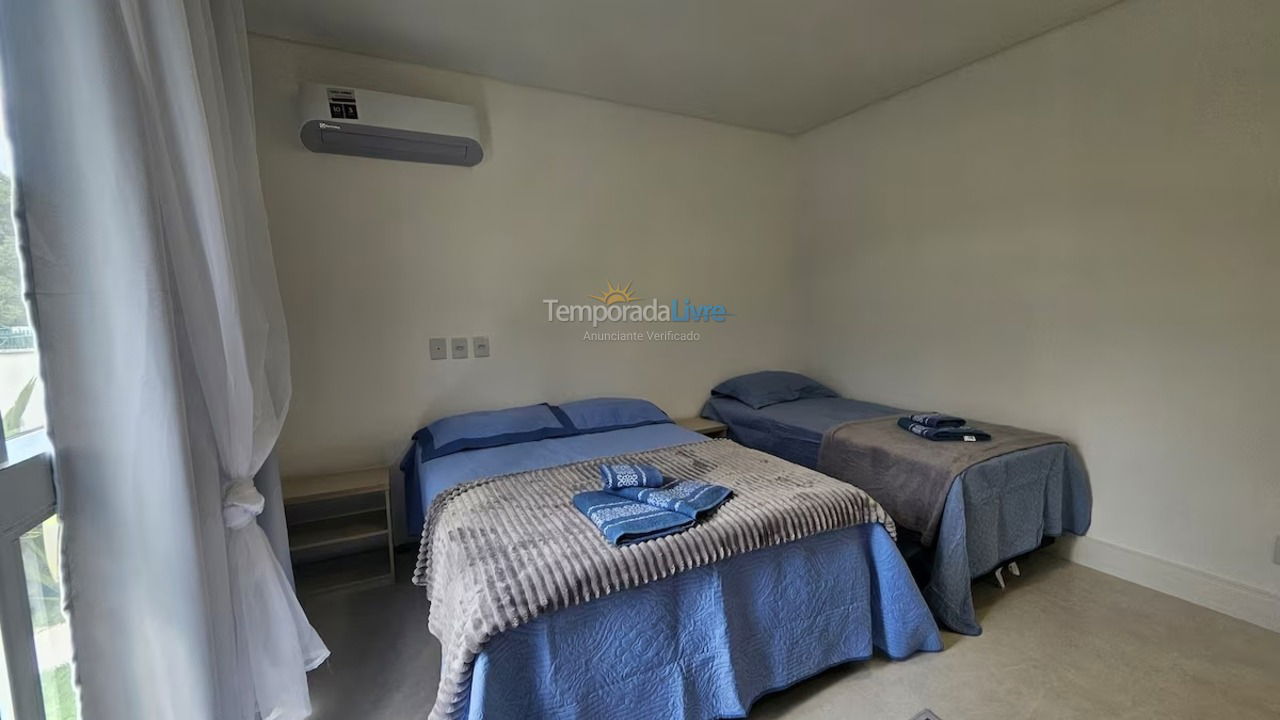 Casa para aluguel de temporada em Florianópolis (Praia da Daniela)
