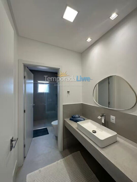 Casa para aluguel de temporada em Florianópolis (Praia da Daniela)