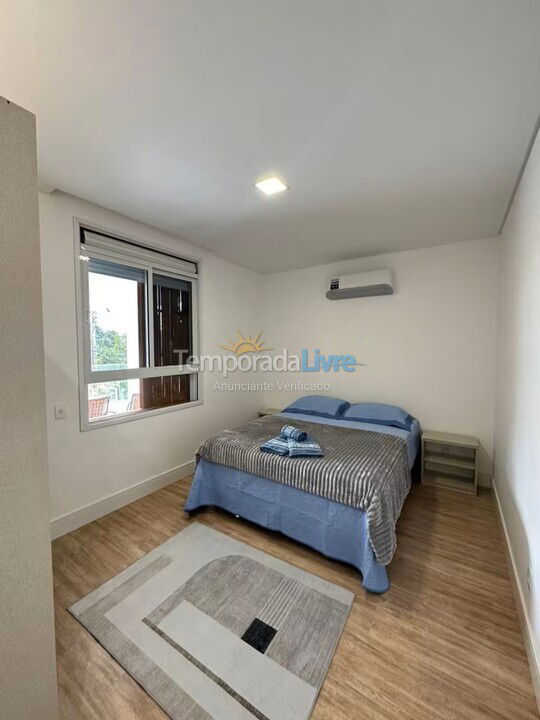 Casa para aluguel de temporada em Florianópolis (Praia da Daniela)