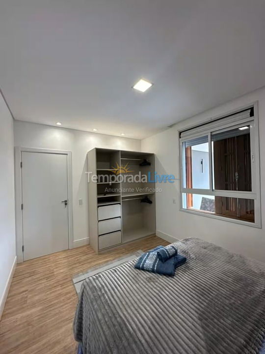 Casa para aluguel de temporada em Florianópolis (Praia da Daniela)