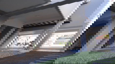 Garagem e hall de entrada 