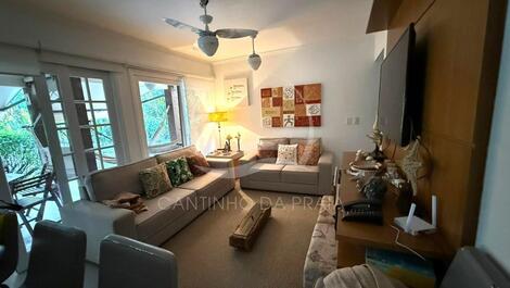 House with 3 bedrooms in a gated community in Riviera de São Lourenço.