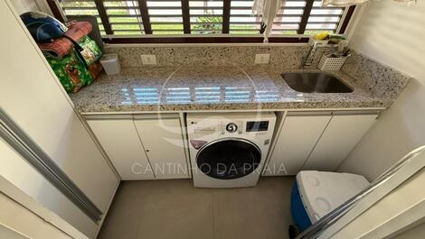 House with 3 bedrooms in a gated community in Riviera de São Lourenço.