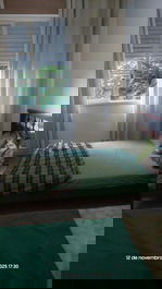 Se alquila piso frente al mar, al lado del centro comercial.