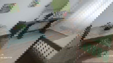 Se alquila piso frente al mar, al lado del centro comercial.