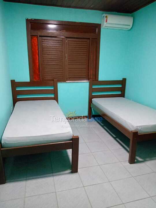 Casa para aluguel de temporada em Camaçari (Praia de Guarajuba)