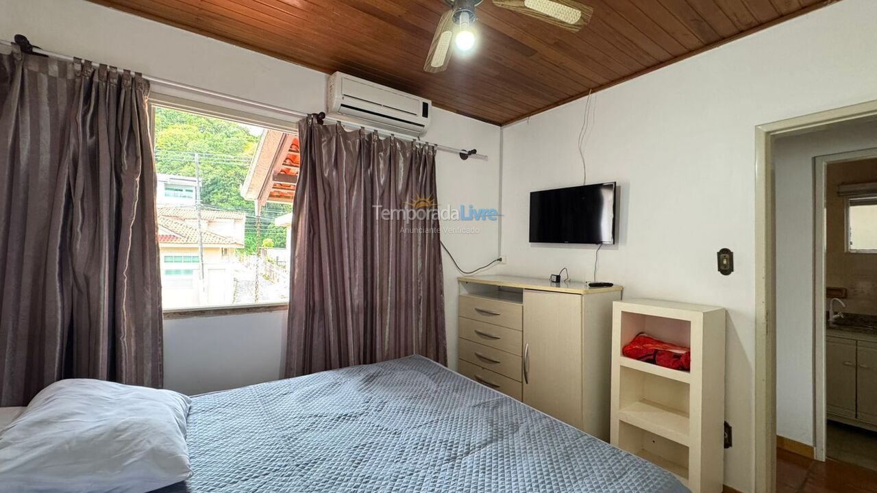 Casa para aluguel de temporada em Porto Belo (Araca)