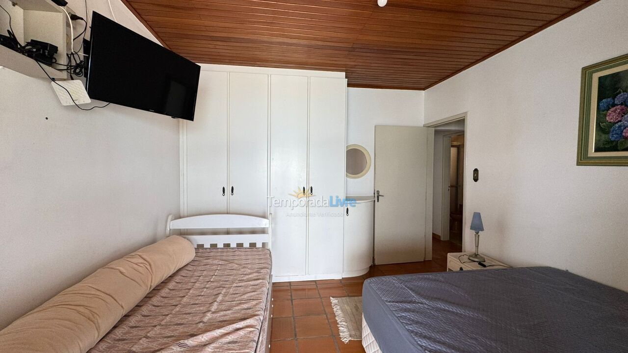 Casa para aluguel de temporada em Porto Belo (Araca)