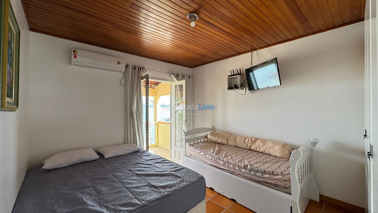 Casa para aluguel de temporada em Porto Belo (Araca)