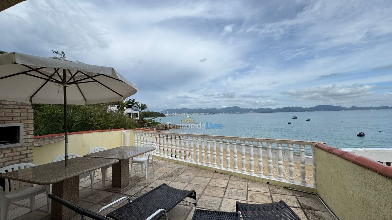 Casa para aluguel de temporada em Porto Belo (Araca)