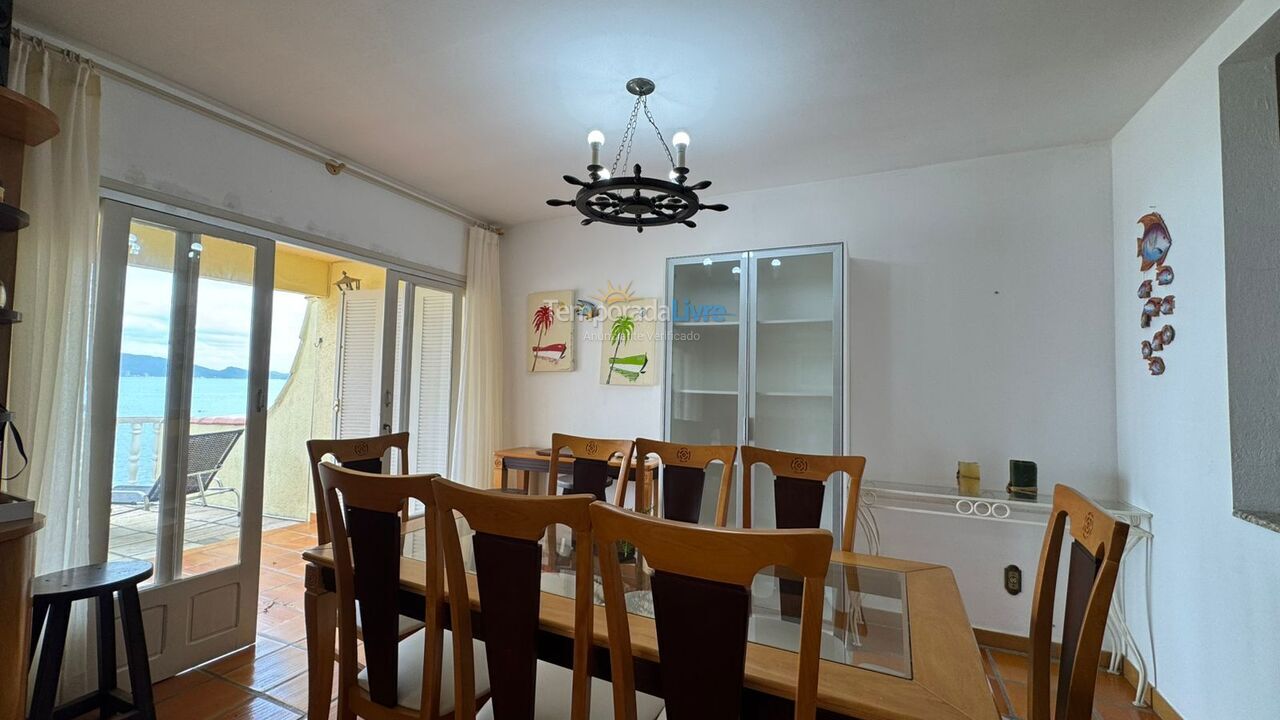 Casa para aluguel de temporada em Porto Belo (Araca)