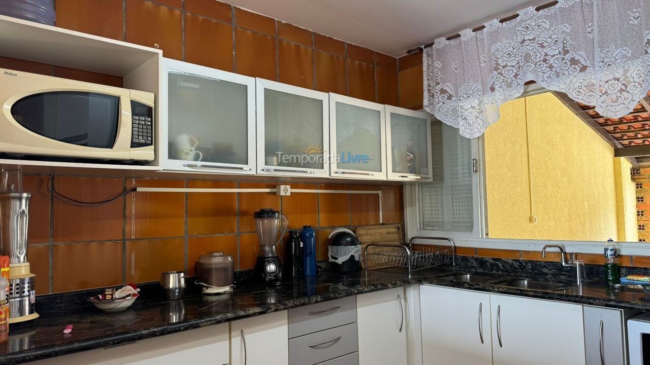 Casa para aluguel de temporada em Porto Belo (Araca)