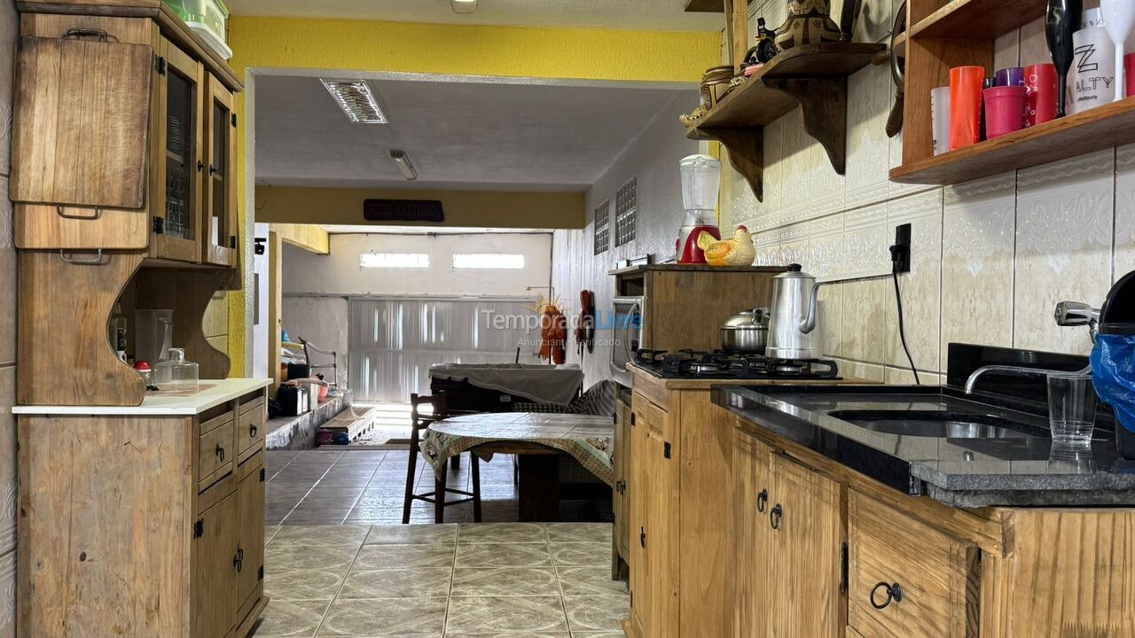 Casa para aluguel de temporada em Porto Belo (Araca)