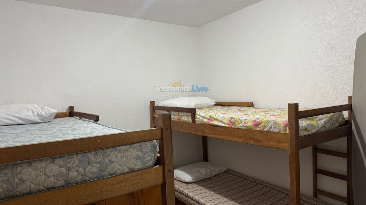 Casa para aluguel de temporada em Porto Belo (Araca)