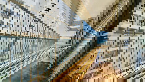 30 Metros da Praia - 3 Quartos, Ar Condicionado, Wi-Fi, 2 Vagas, Lazer