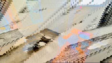 30 Metros da Praia - 3 Quartos, Ar Condicionado, Wi-Fi, 2 Vagas, Lazer