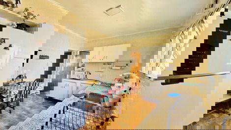 30 Metros da Praia - 3 Quartos, Ar Condicionado, Wi-Fi, 2 Vagas, Lazer