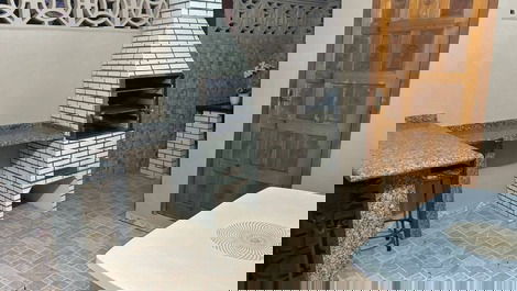 Se alquila casa en Bombinhas a 150 metros de la playa.