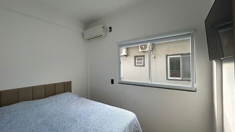 CASA COM PISCINA PERTINHO DO MAR EM ZIMBROS